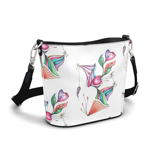Bucket Tote aus LederBucket Tote aus Leder – Zeitlose Eleganz mit modernem CharakterDiese hochwertige Bucket Tote aus Premium-Leder vereint minimalistisches Design mit praktischer FunktiPenzance Large Leather Bucket ToteJ'LŶAJ'LŶAJ'LŶABucket Tote aus Leder